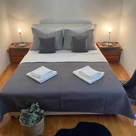 SanMari Hotel Novi Vinodolski Bagian luar foto
