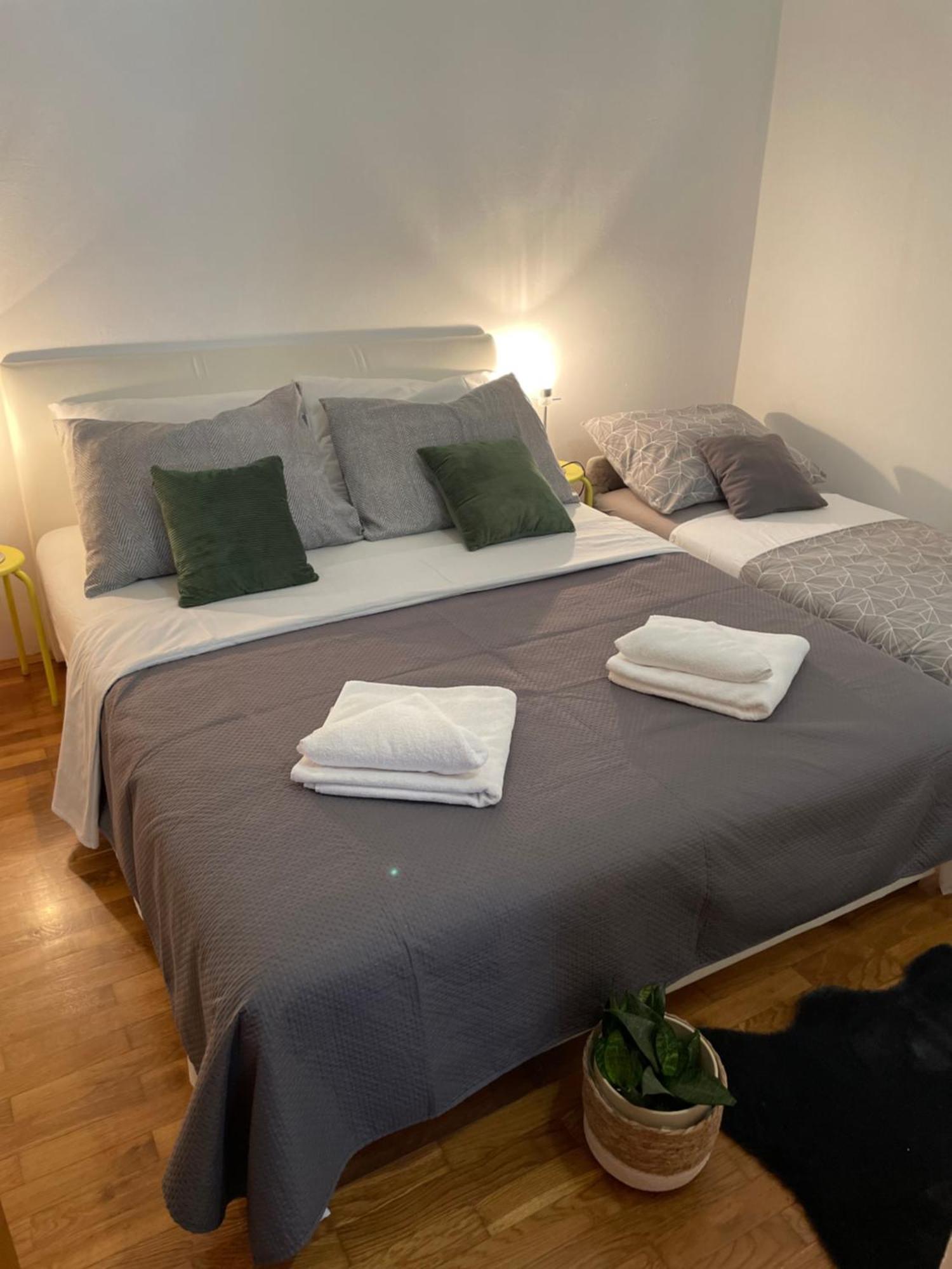 SanMari Hotel Novi Vinodolski Bagian luar foto
