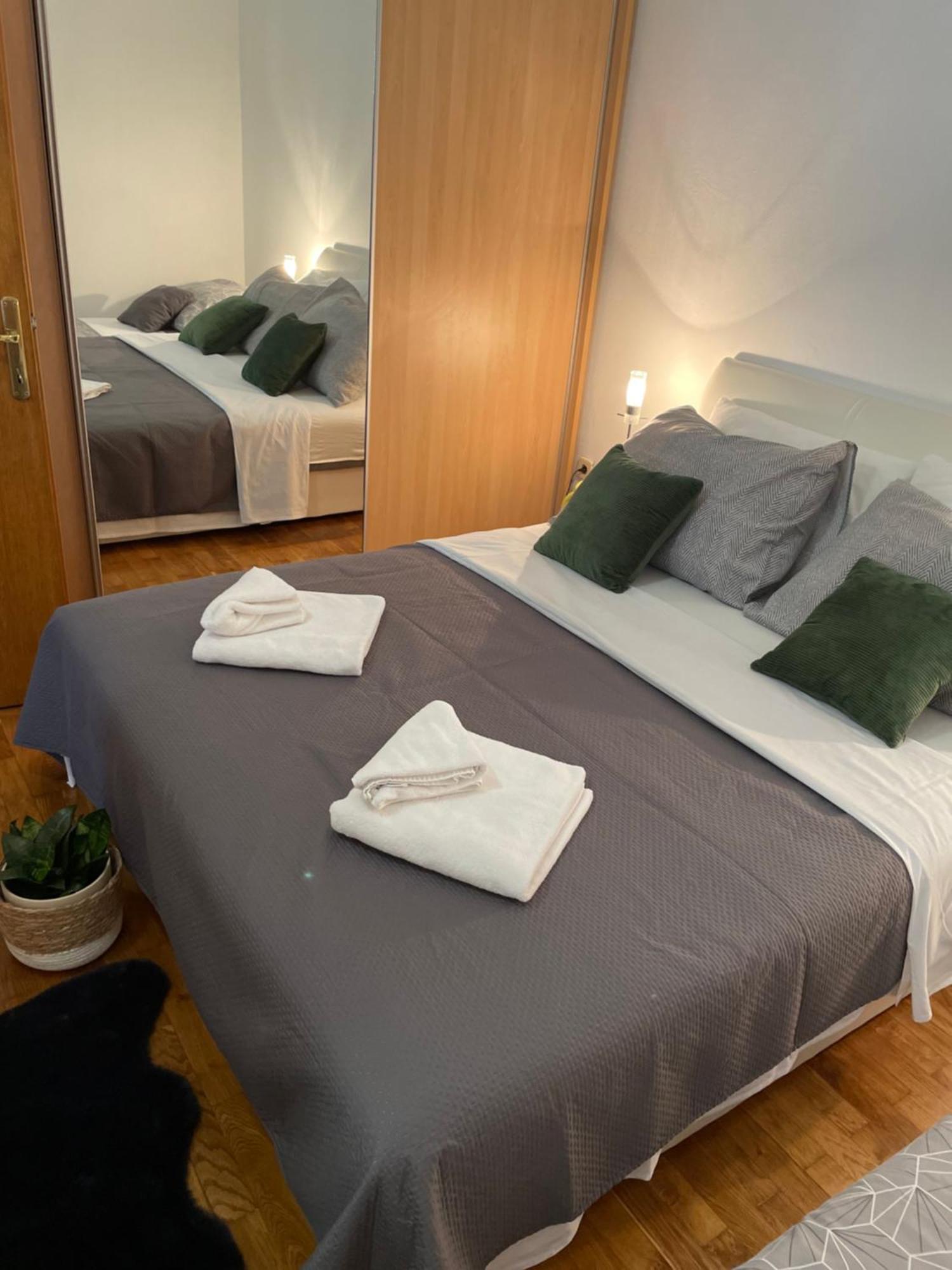 SanMari Hotel Novi Vinodolski Bagian luar foto