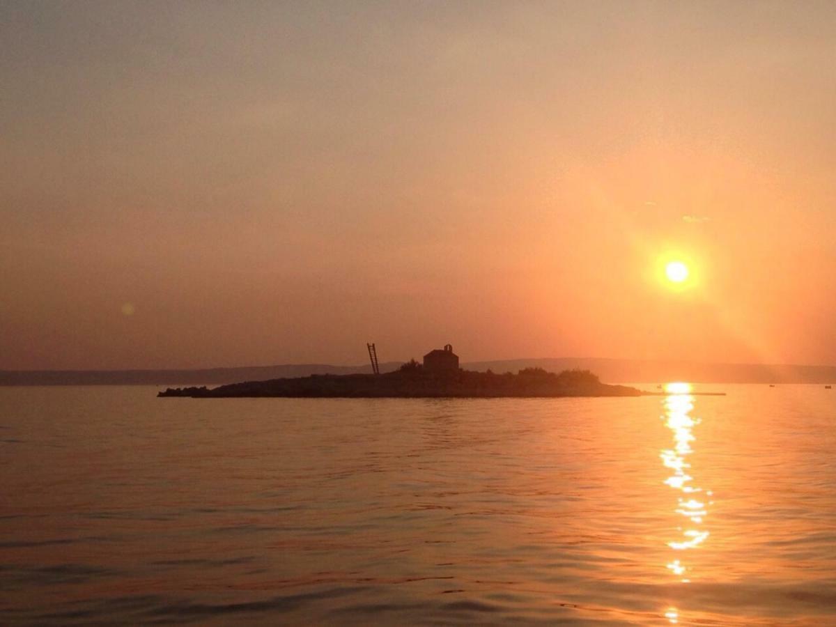 SanMari Hotel Novi Vinodolski Bagian luar foto